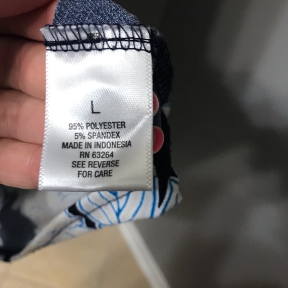 Roz & Ali navy floral blouse! Size large ๐๐ผ - Picture 5 of 6